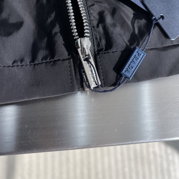 Prada - Мужская куртка ветровка TJ_0210PR10