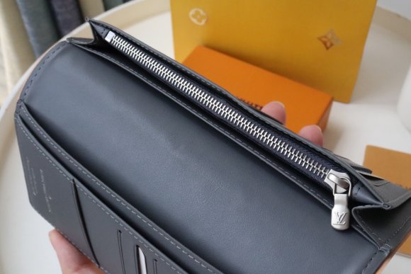 Louis Vuitton Кошелек CN_0505LV10 Louis Vuitton Кошелек CN_0505LV10