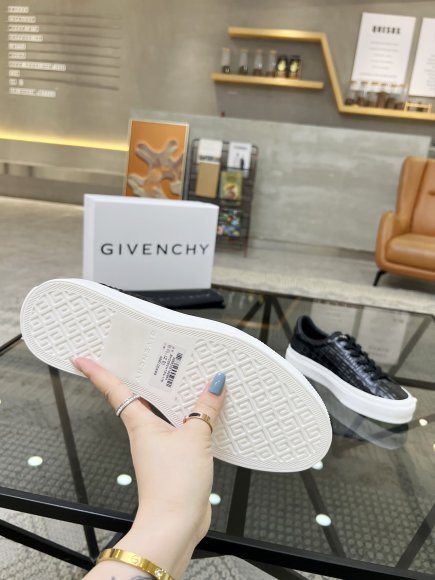 Givenchy - Мужские кроссовки RU_0705GI2