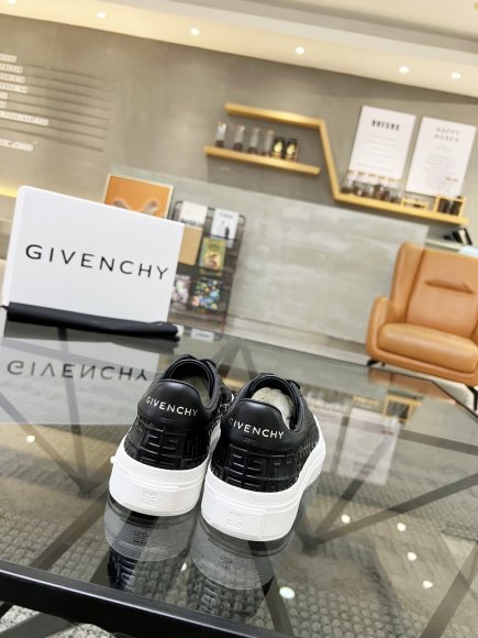 Givenchy - Мужские кроссовки RU_0705GI2