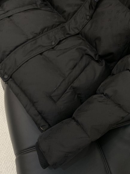 Louis Vuitton - Мужская куртка пуховик TI_0111LV8