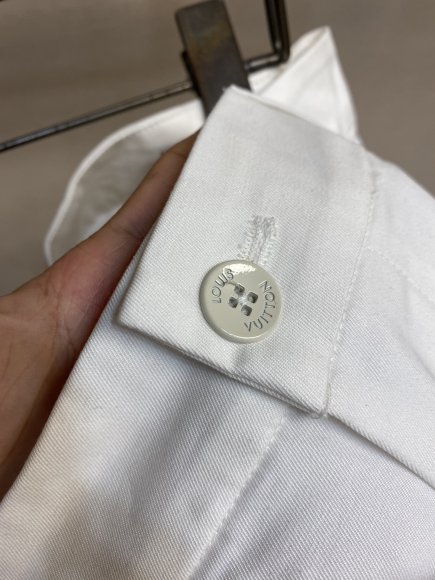 Louis Vuitton - Мужские шорты DZ_0205LV12