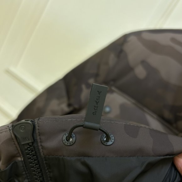 Prada - Мужская куртка пуховик KN_1811PR4