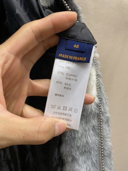 Louis Vuitton - Мужская куртка шуба DZ_0312LV1