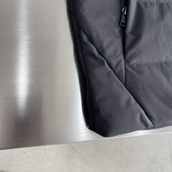 Prada - Мужской жилет пуховик TJ_0511PR5