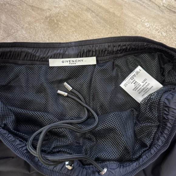 Givenchy - Мужские шорты плавки MI_2806GI8 Givenchy - Мужские шорты плавки MI_2806GI8