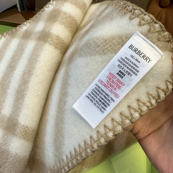 Burberry - Шерстяной шарф JX_0412BU2