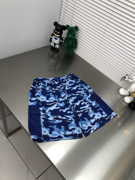 Louis Vuitton - Мужские шорты DZ_2805LV7