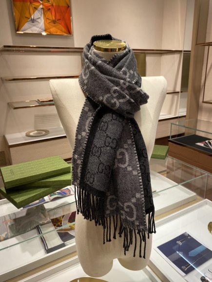 Gucci - Шерстяной шарф JX_0412GU4