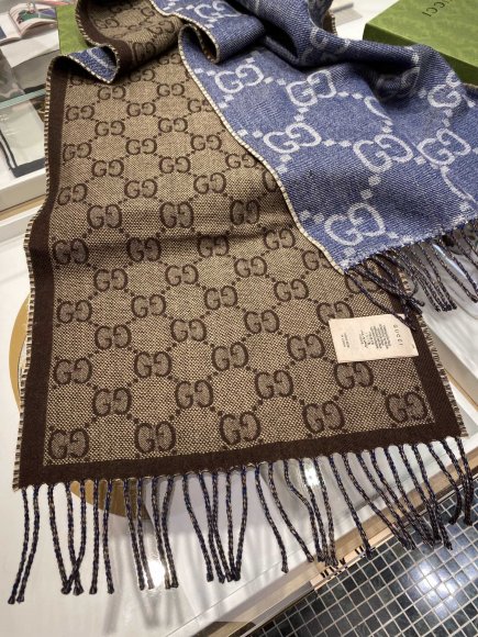 Gucci - Шерстяной шарф JX_0412GU4
