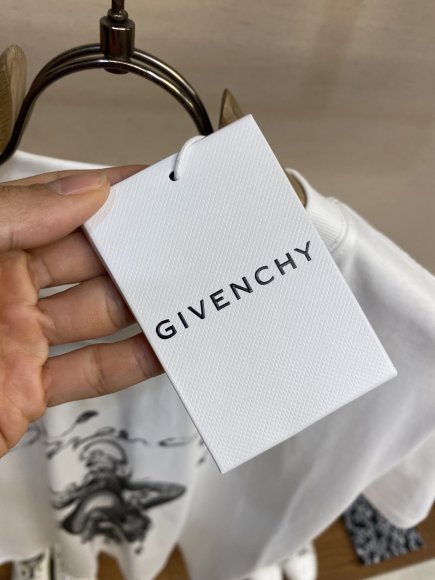 Givenchy - Мужская футболка майка DZ_1702GI4