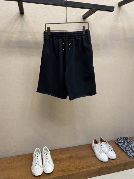 Maison Margiela MM6 - Мужские шорты DZ_0705MM8 Maison Margiela MM6 - Мужские шорты DZ_0705MM8
