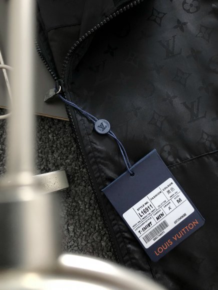 Louis Vuitton - Мужская куртка ветровка DF_0910LV3