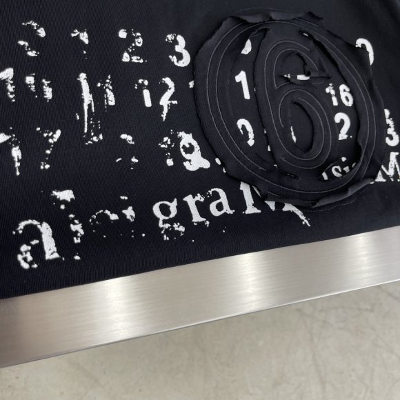 Maison Margiela MM6 - Мужская футболка майка TJ_0207MA9 Maison Margiela MM6 - Мужская футболка майка TJ_0207MA9