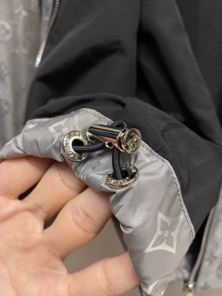 Louis Vuitton - Мужская куртка ветровка DZ_0508LV4