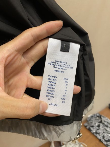 Louis Vuitton - Мужская куртка ветровка DZ_0508LV4