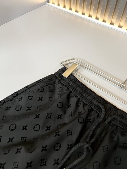 Louis Vuitton - Мужские шорты DF_3005LV8