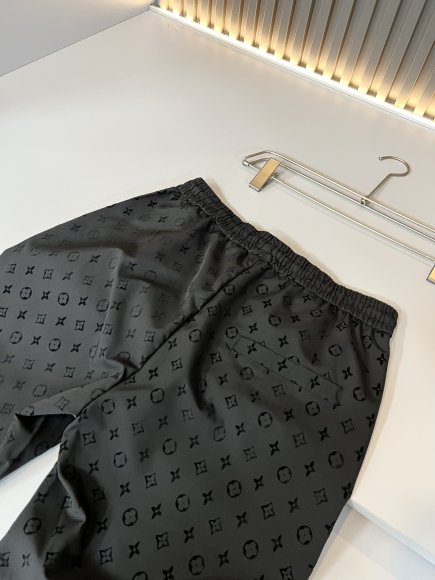 Louis Vuitton - Мужские шорты DF_3005LV8