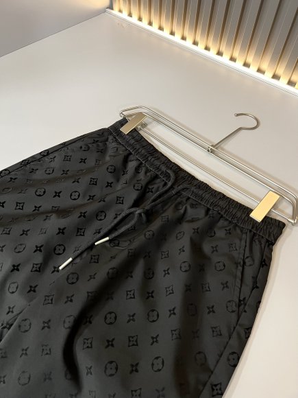 Louis Vuitton - Мужские шорты DF_3005LV8