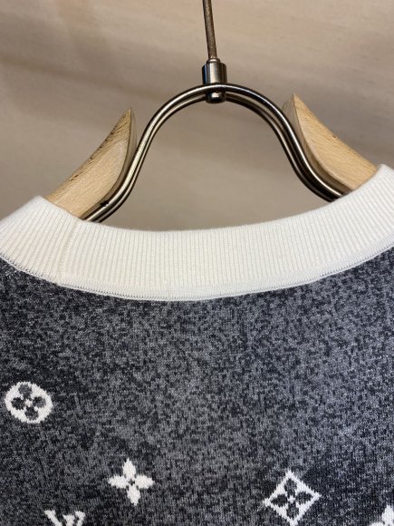 Louis Vuitton - Мужская кофта свитер DZ_2810LV3 Louis Vuitton - Мужская кофта свитер DZ_2810LV3