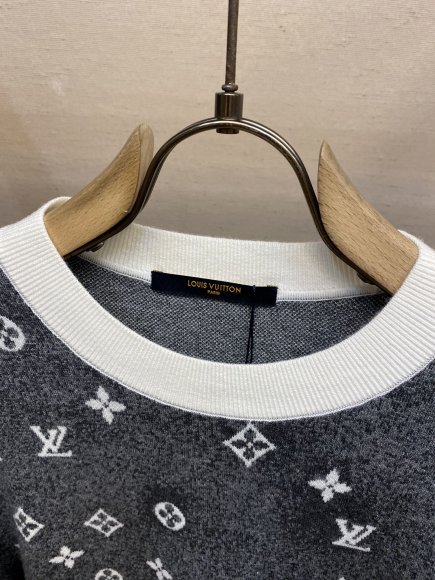Louis Vuitton - Мужская кофта свитер DZ_2810LV3 Louis Vuitton - Мужская кофта свитер DZ_2810LV3