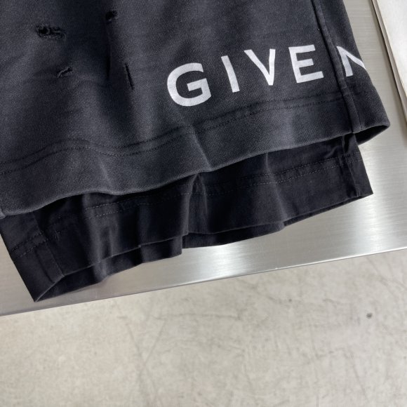 Givenchy - Мужские шорты TJ_0804GI9 Givenchy - Мужские шорты TJ_0804GI9