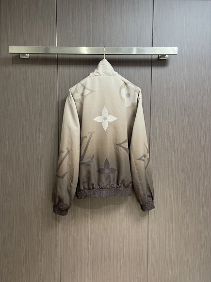 Louis Vuitton - Мужская куртка ветровка DZ_2810LV9