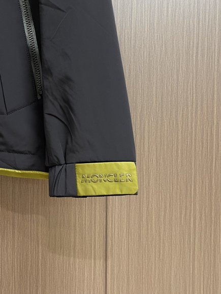 Moncler - Мужская куртка ветровка DZ_0908MO6