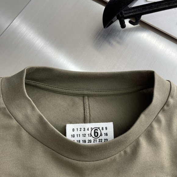 Maison Margiela MM6 - Мужская футболка майка TJ_0507MA5 Maison Margiela MM6 - Мужская футболка майка TJ_0507MA5