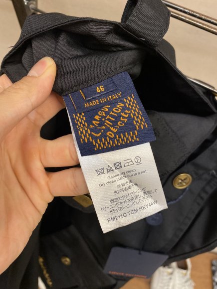 Louis Vuitton - Мужские шорты DZ_2703LV2