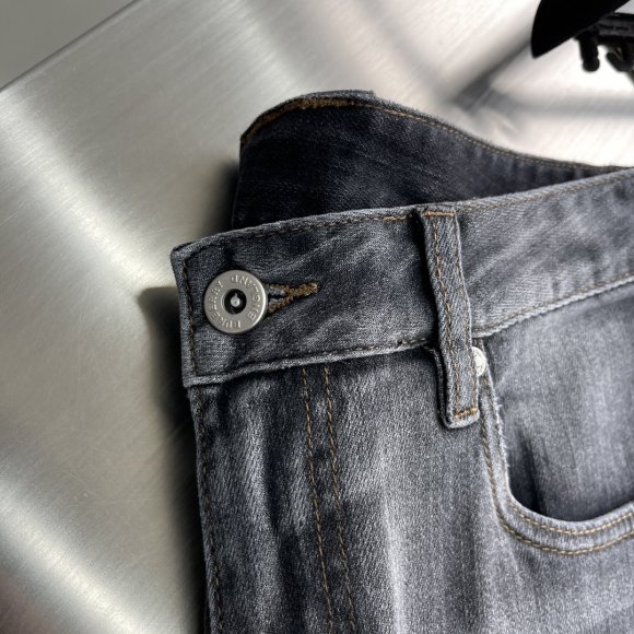 Burberry - Мужские штаны джинсы TJ_1303BU14