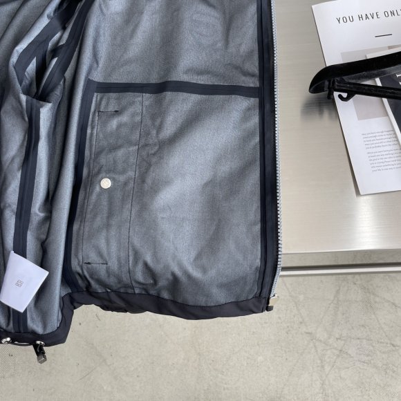 Givenchy - Мужская куртка ветровка DZ_0908GI12 Givenchy - Мужская куртка ветровка DZ_0908GI12