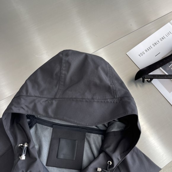 Givenchy - Мужская куртка ветровка DZ_0908GI12 Givenchy - Мужская куртка ветровка DZ_0908GI12