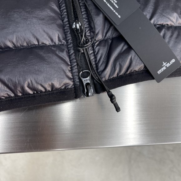 Stone Island - Мужской жилет пуховик TJ_1012SI6
