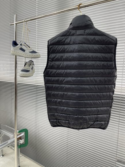 Stone Island - Мужской жилет пуховик TJ_1012SI6