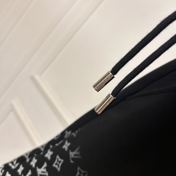 Louis Vuitton - Мужские шорты KN_2406LV10