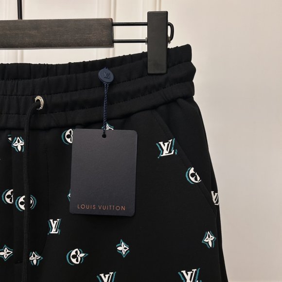 Louis Vuitton - Мужские шорты KN_2406LV11