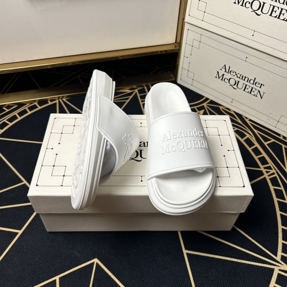 Alexander McQueen - Женские шлепанцы сланцы GTL_1004AM8W