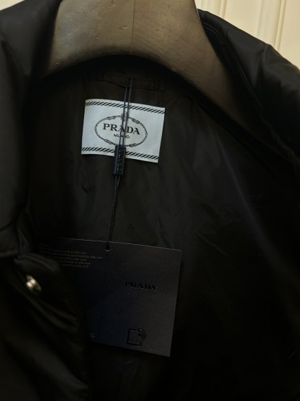 Prada - Мужской жилет пуховик KN_1510PR3