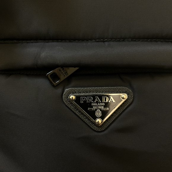 Prada - Мужской жилет пуховик KN_1510PR3