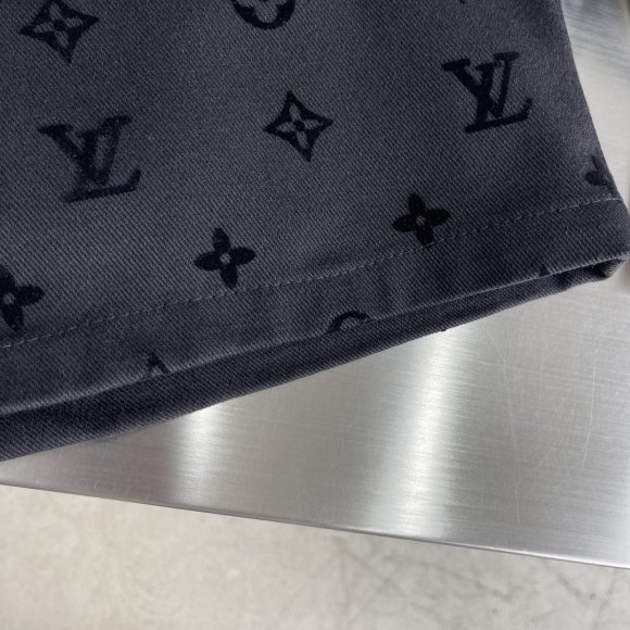 Louis Vuitton - Мужские шорты TJ_0506LV2