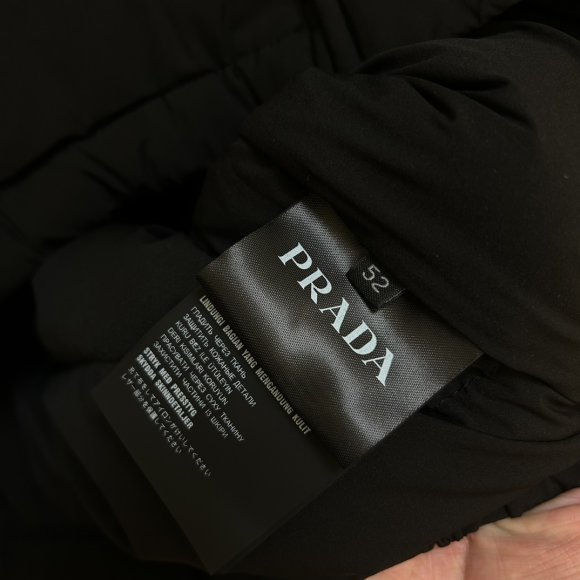 Prada - Мужской жилет пуховик KN_1510PR6