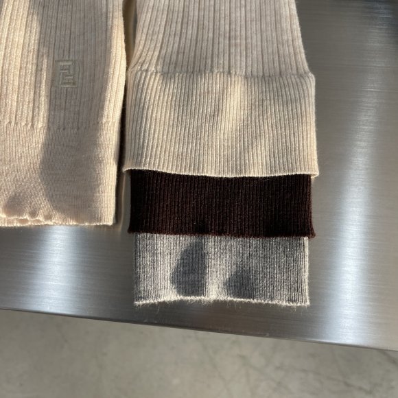 Fendi - Мужская шерстяная кофта свитер пуловер поло TJ_1411FE7